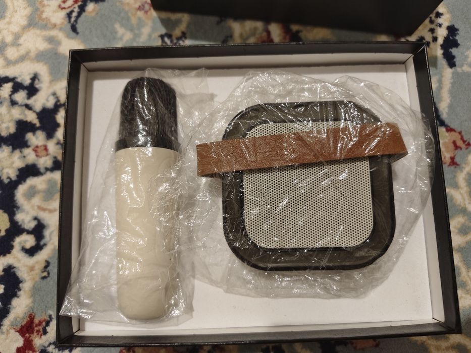 Мини колонка и микрофон