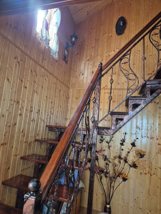 Vand casa intr-o zona linistita