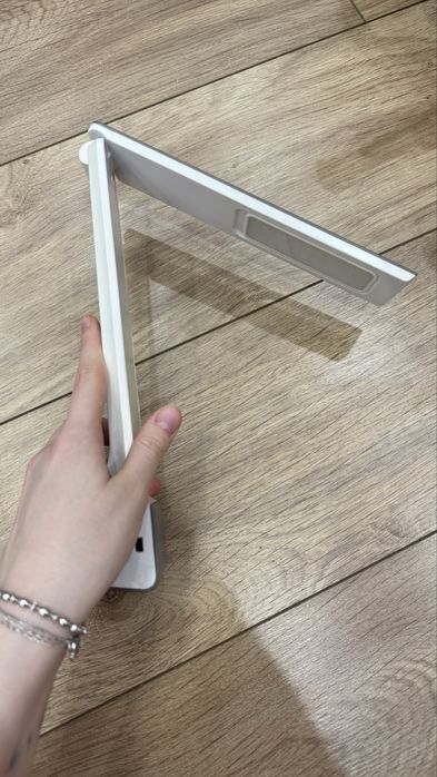 Настольная лампа