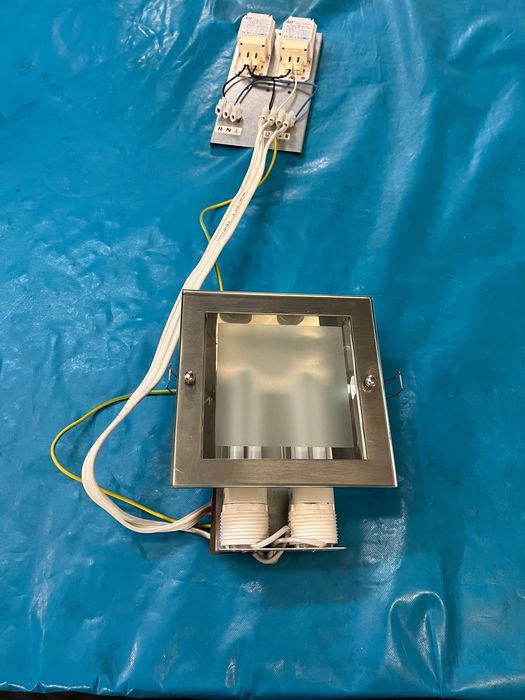 Продавам 2 броя лампи за вграден монтаж