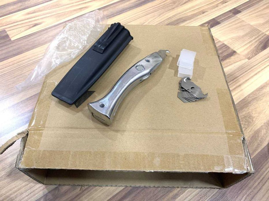 Нож строительный дельфин с футляром и запасными лезвиями - 11 штук