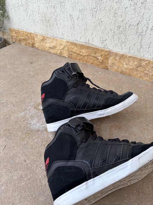 Adidasi Adidas negru-rosu 38