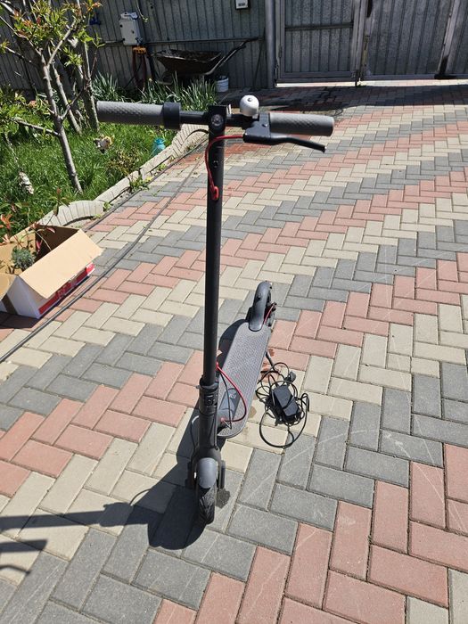 Vând trotineta electrica