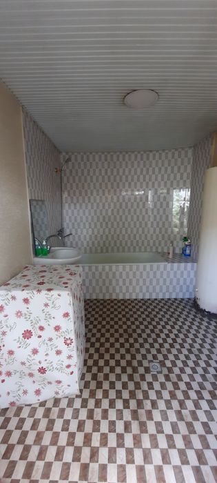 Xovli sotiladi qoraqamishda