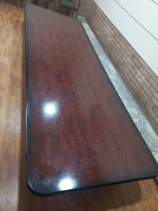 Katta 4 metrlik stol sotiladi xontaxta qilib foydalanish mumkin