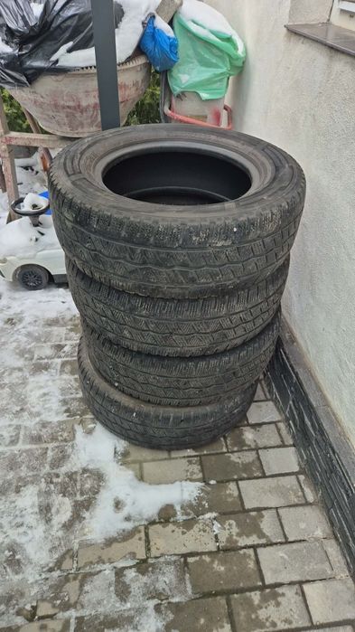 Vând set 4 cauciucuri de iarna stare  bună, 225 65 16 dot 2021