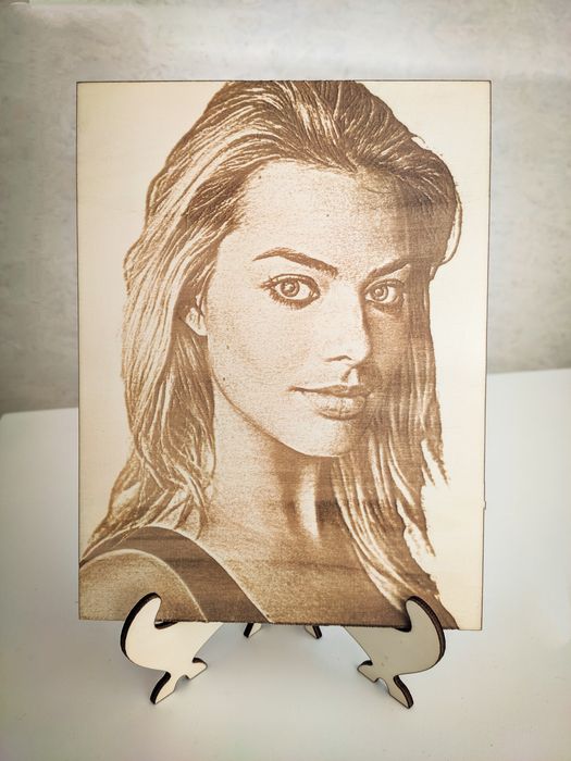 Portrete gravate pe lemn