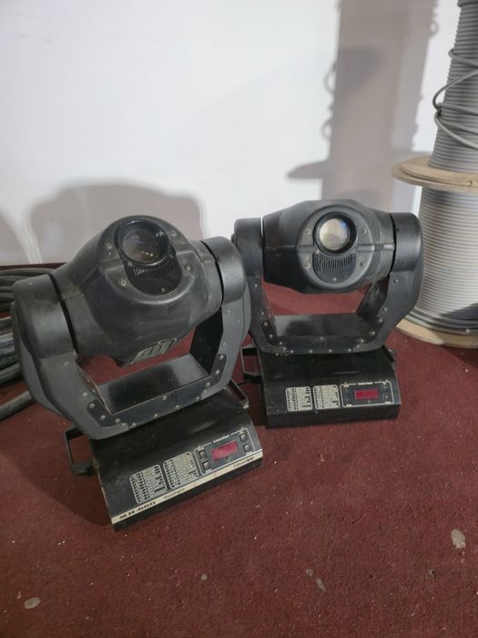 Set 2 piese Moving Head Futurelight MH-660 Spotlight profesionale