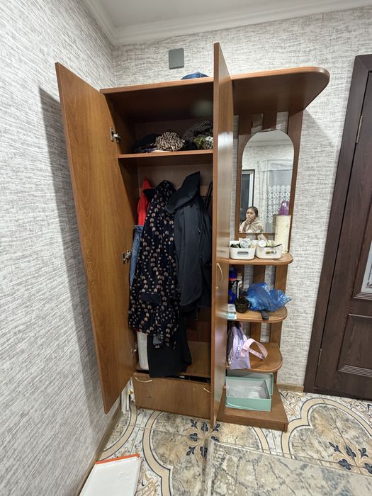 Продам прихожую шкаф