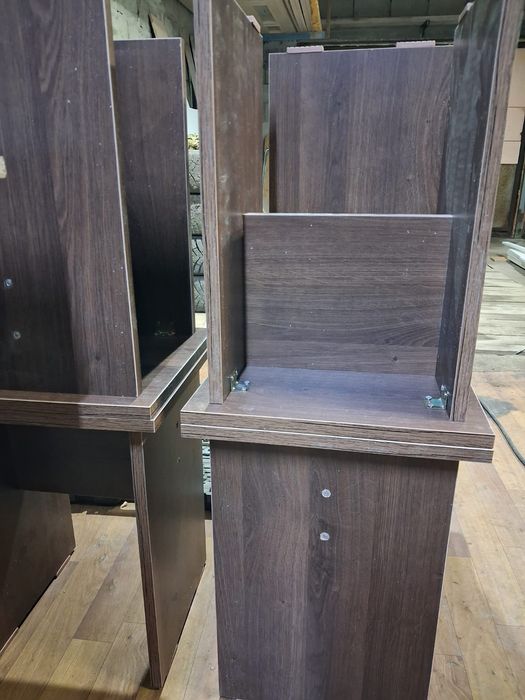 Табуретки из мебели белые и коричневые