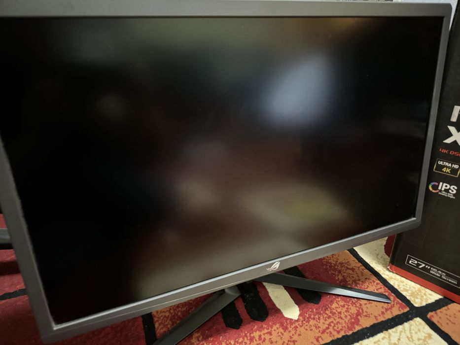 Vand monitor ASUS 27” 4K model XG27UQR