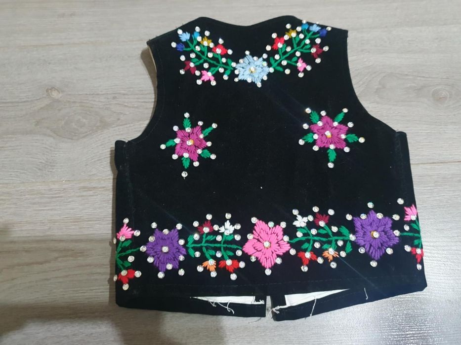 Costum popular de copii .5 - 8 ani