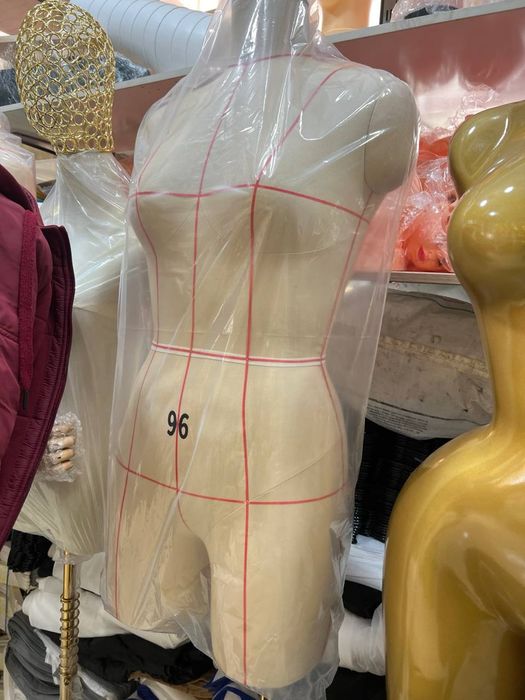 Tikuvchilik professional chiziqli manikeni. Igna bilan ishlanadi