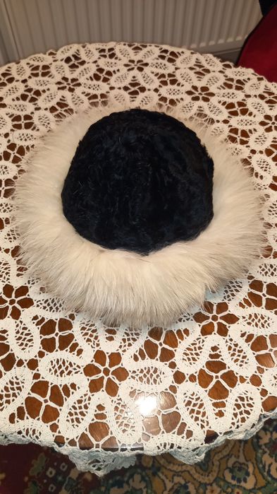 Vand căciulă blana naturala din vulpe argintie cu astrahan, eleganta