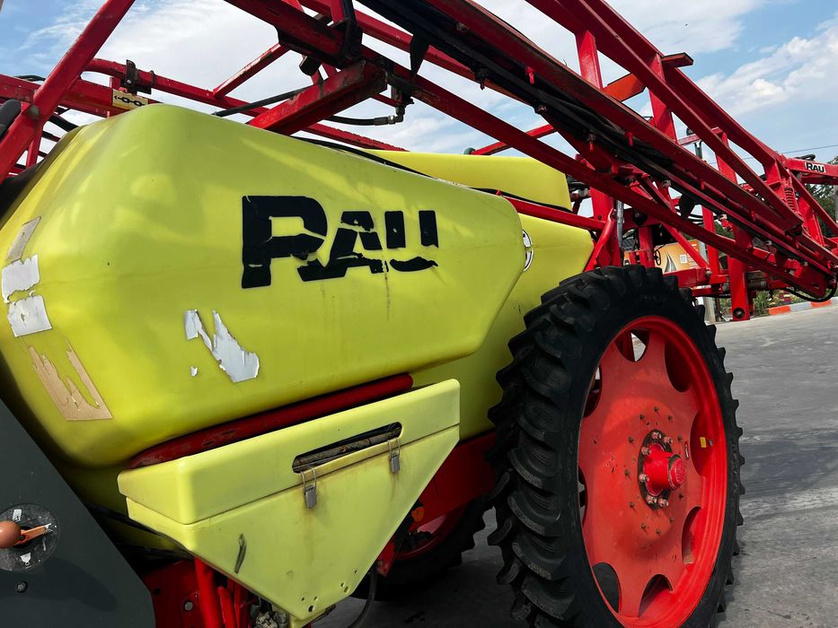 Masina de erbicidat RAU