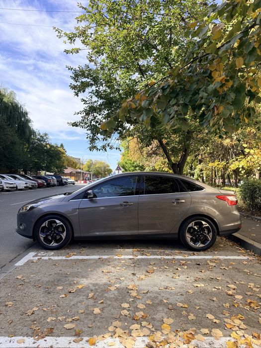 Ford Focus MK3 Titanium | 1.0 Ecoboost 125cp | Sedan | Keyless | Camera | Navigatie