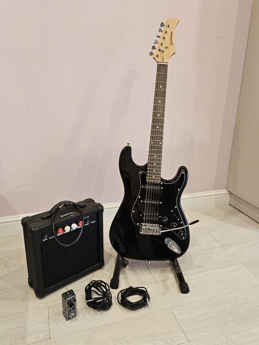 Электрогитара с комплектом оборудования