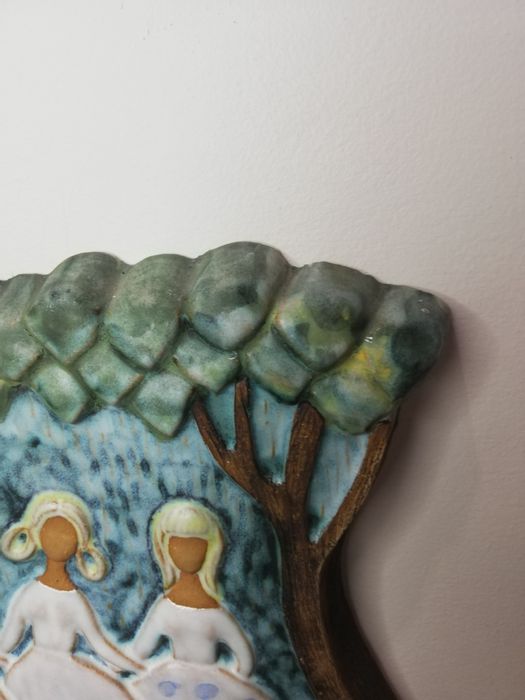 Много красива керамична картина.