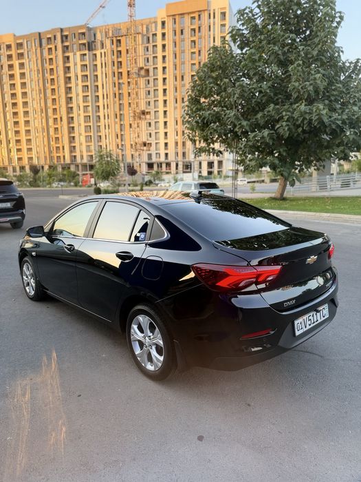 Продается автомобиль onix premier + pozitsiya