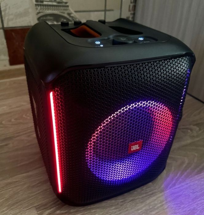Колонка JBL с микрофоном