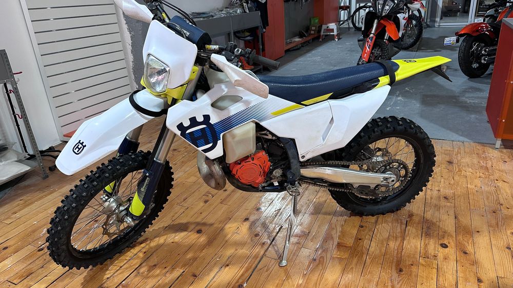 Motocicletă Husqvarna TE 300 - 2024