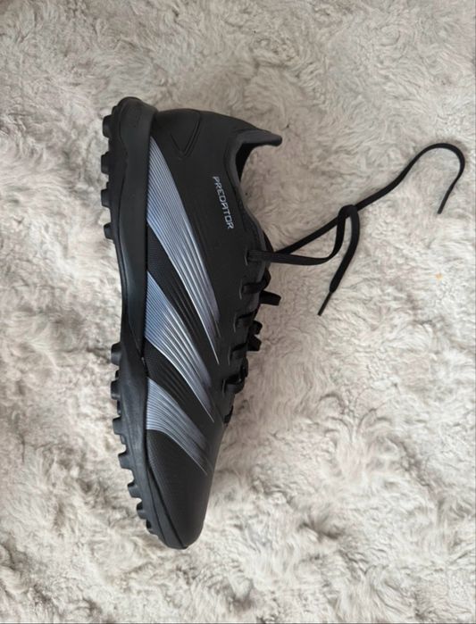 Adidasi de fotbal NOI