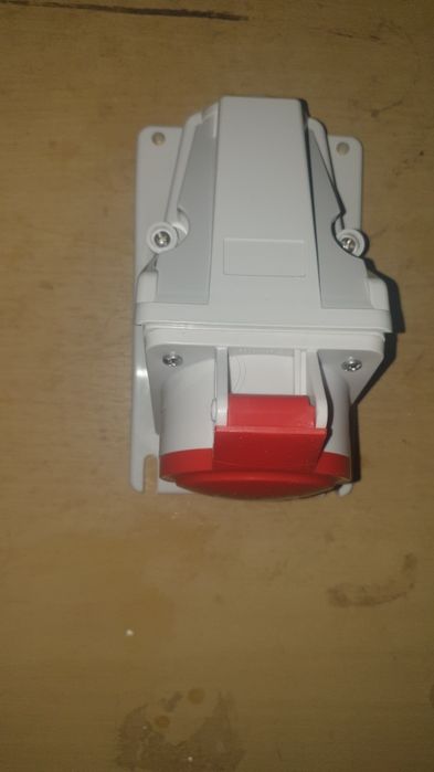 Priza NOUA trifazat 380 32A