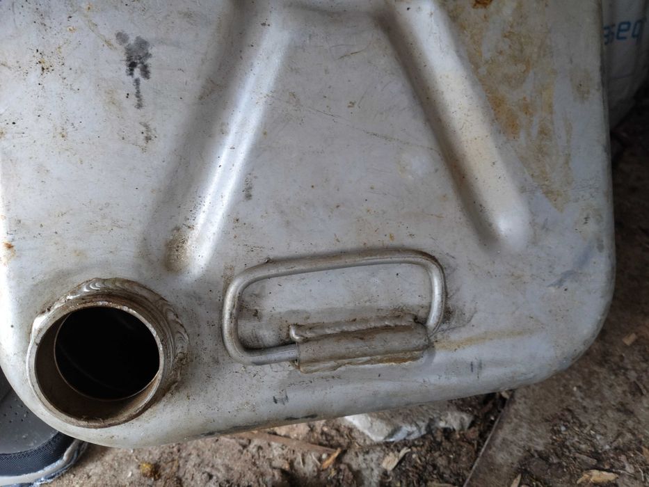 Стар алуминиев резервоар