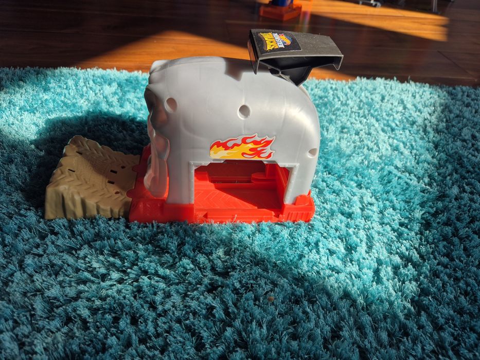 Hotwheels писта череп