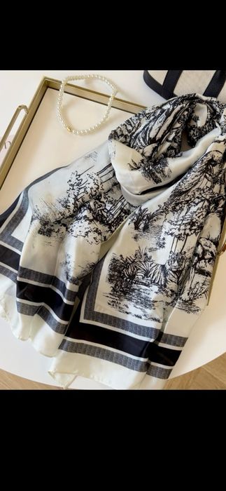 Eșarfă Christian Dior, model 2026, 100% mătase, 90x90cm, preț fix