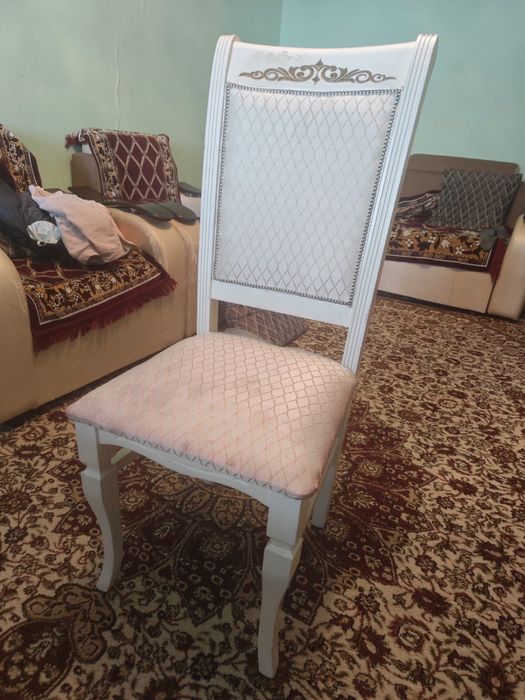 Стол и стулья для зала