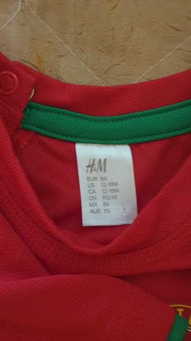 Продавам 2 детски блузи на Португалия и Испания за момчета