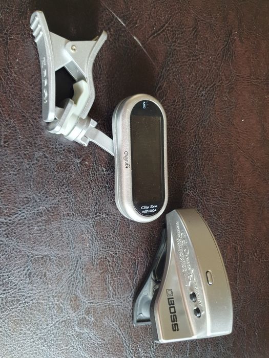 Гитарная педаль эффектов и тюнер