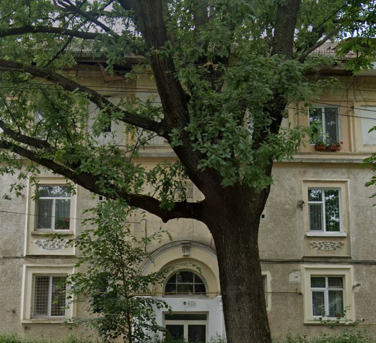 Primesc 2 fete de liceu în gazda-Slobozia