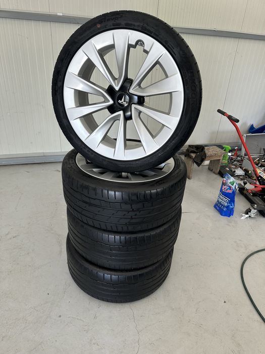 jante tesla model 3 long range 235 40 19 96w top ca noj impecabile