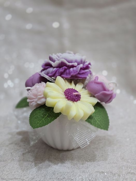 Ароматни свещи – букет от цветя | Ръчна изработка | Перфектен подарък