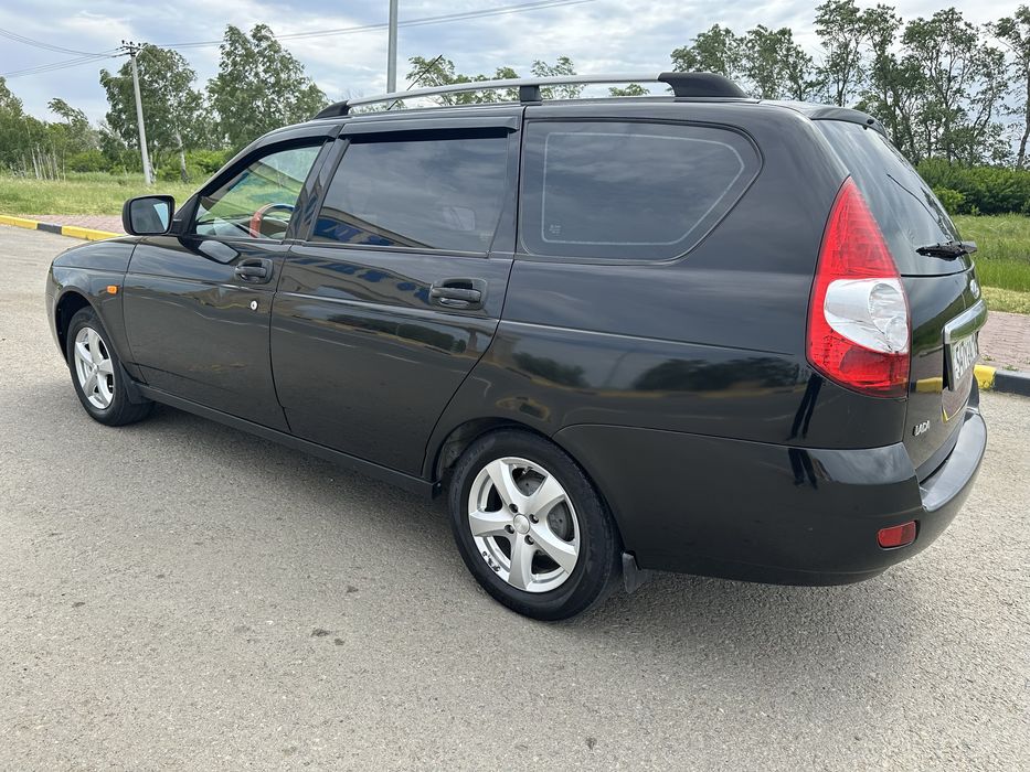 Приора продам идеал сост