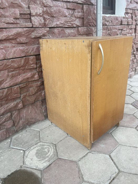 Мебельная тумбочка