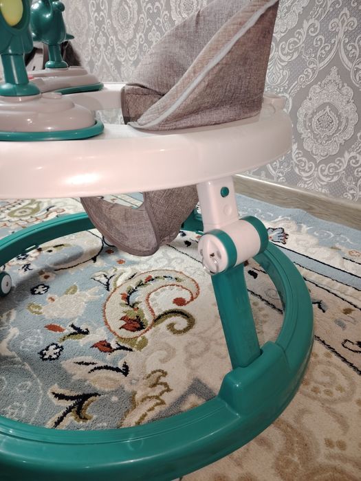 Коляска мен ходунок сатылады