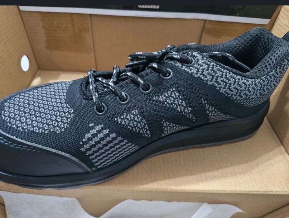 Нови работни обувки с бомбе