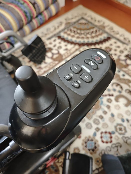 Инвалидная коляска с электрическим приводом