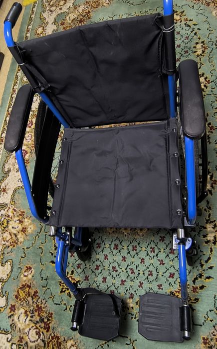 Scaun cu rotile pliabil, otel, cotiere rabatabile, 120 kg,