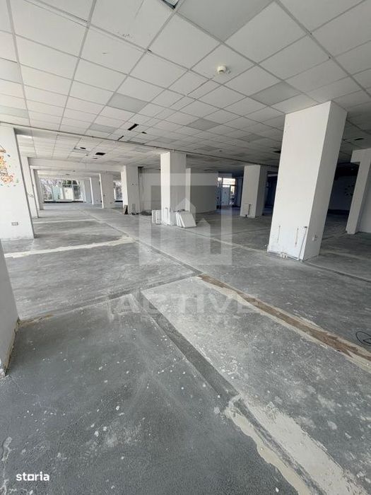Spatiu comercial // Intre Lacuri