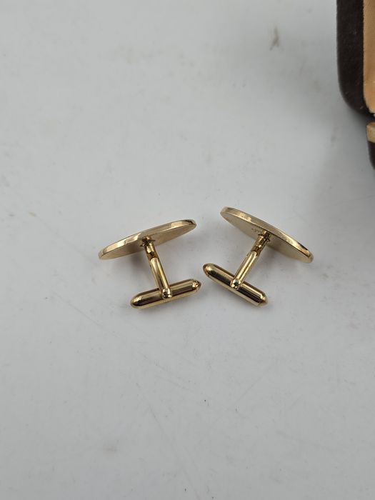 Butoni pentru cămașă