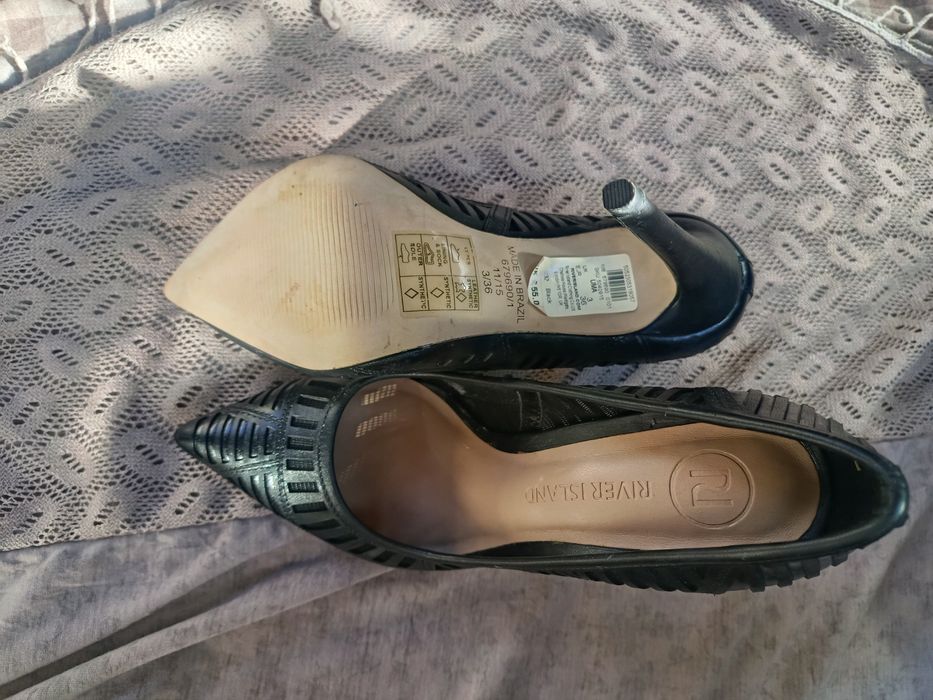 Vând pantofii de damă superbi din piele naturala model deosebit