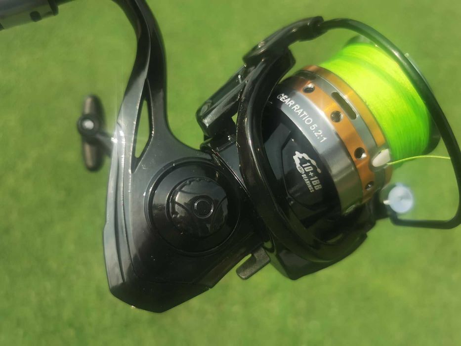 Спининг комплект за щука -въдица,макара,плетено влакно и 5 блесни.НОВИ