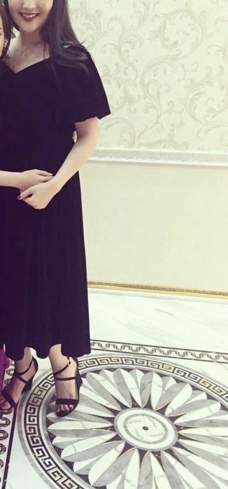 Черное бархатное платье