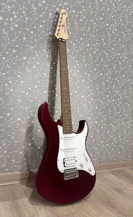 Электрогитара Yamaha Pacifica 012