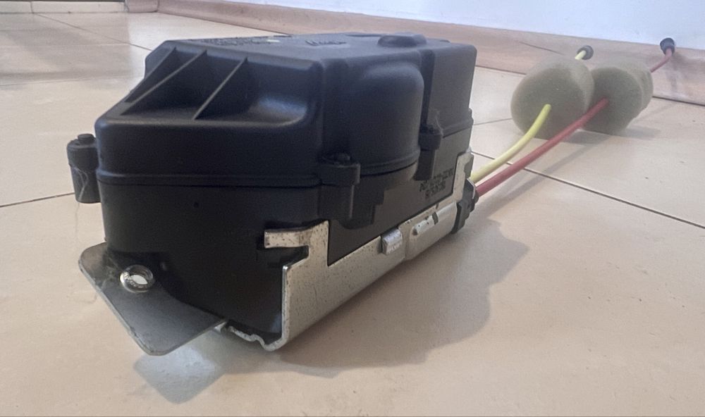 Заключващ механизъм за багажник на Мерцедес Е Class/ML- (5 врата)