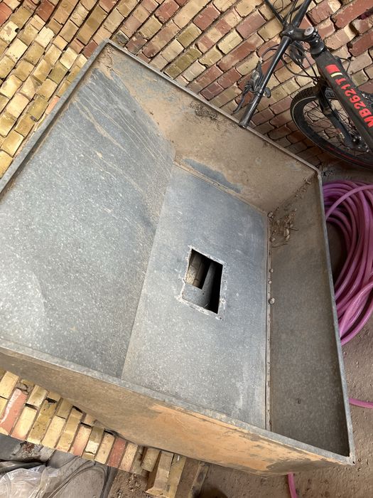 Продается вытежка большая